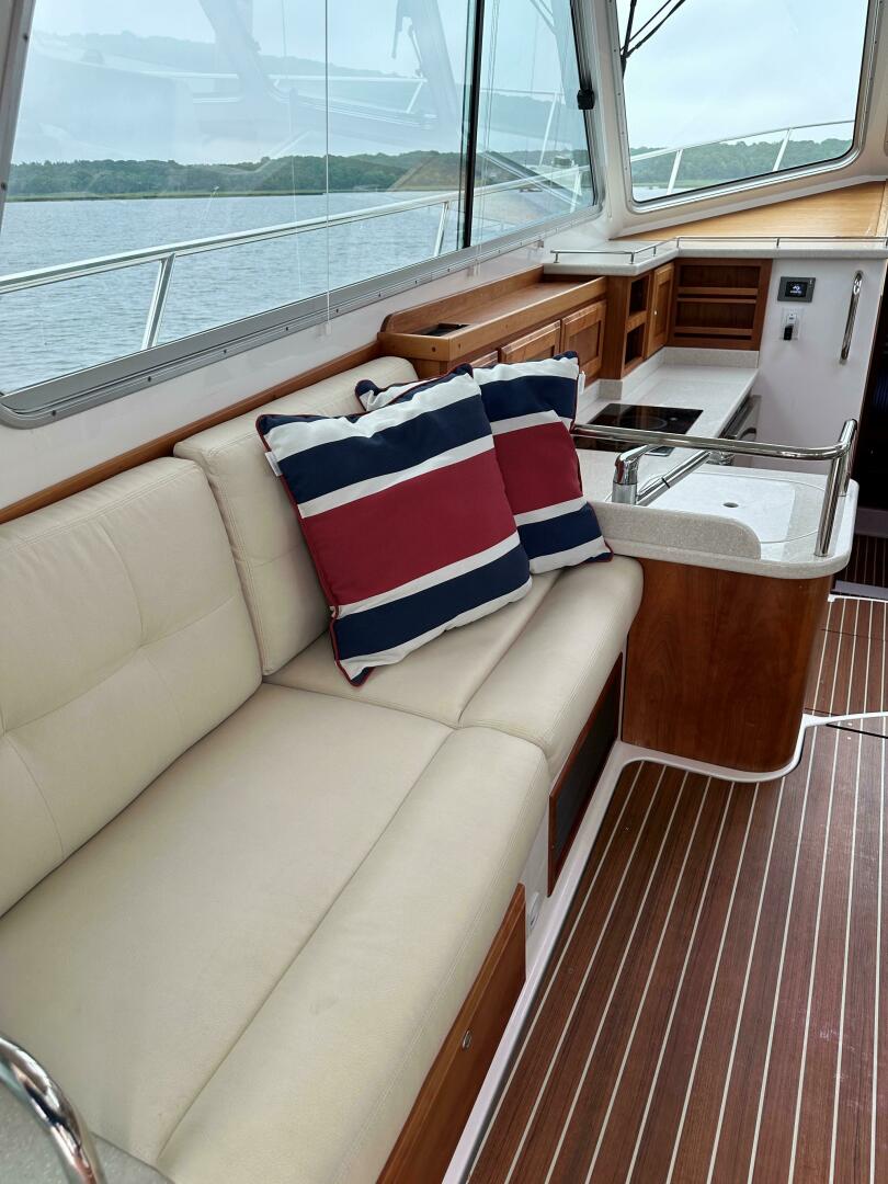 37ft Back Cove Yacht For Sale