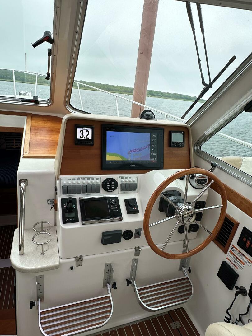 37ft Back Cove Yacht For Sale
