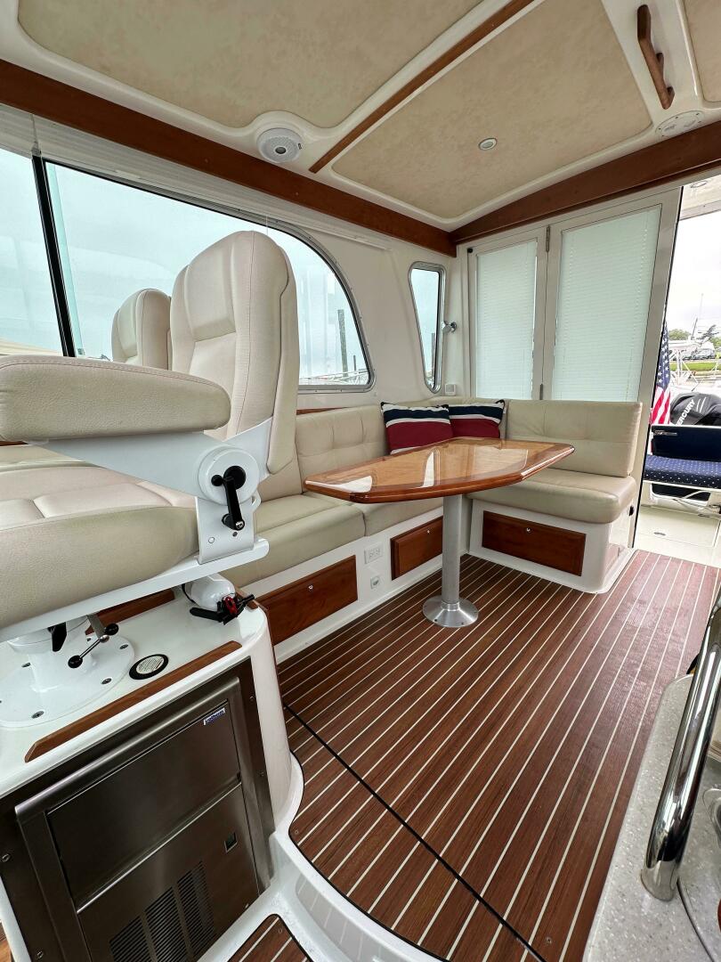 37ft Back Cove Yacht For Sale