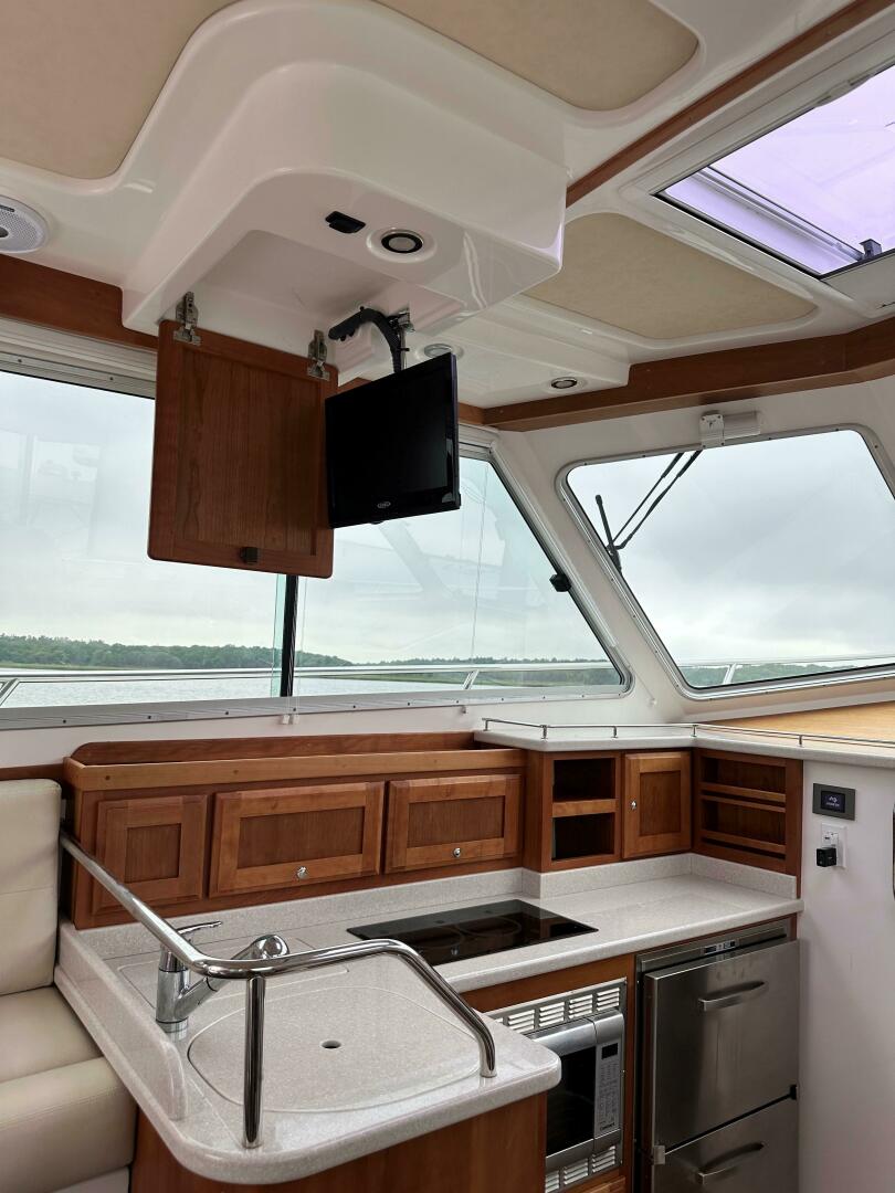 37ft Back Cove Yacht For Sale