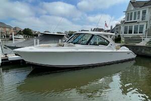 32ft Pursuit Yacht For Sale