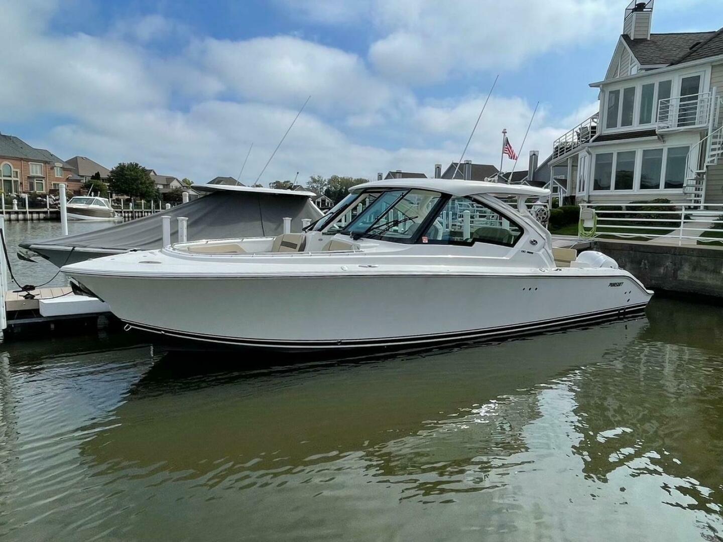 32ft Pursuit Yacht For Sale