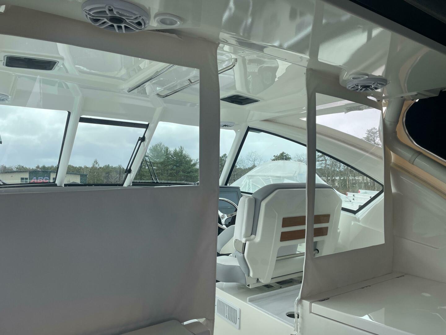 32ft Pursuit Yacht For Sale