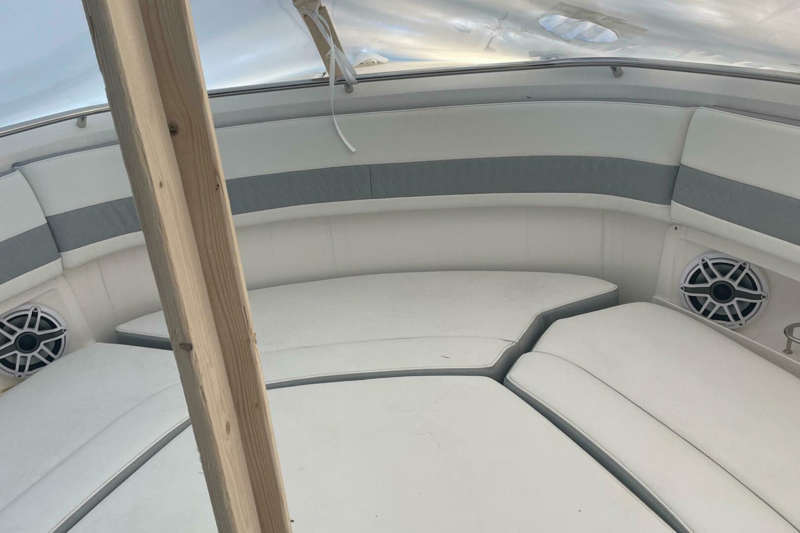 32ft Pursuit Yacht For Sale