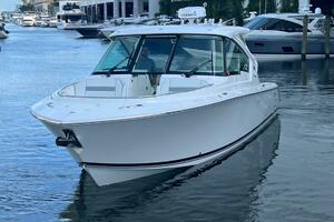 32ft Pursuit Yacht For Sale