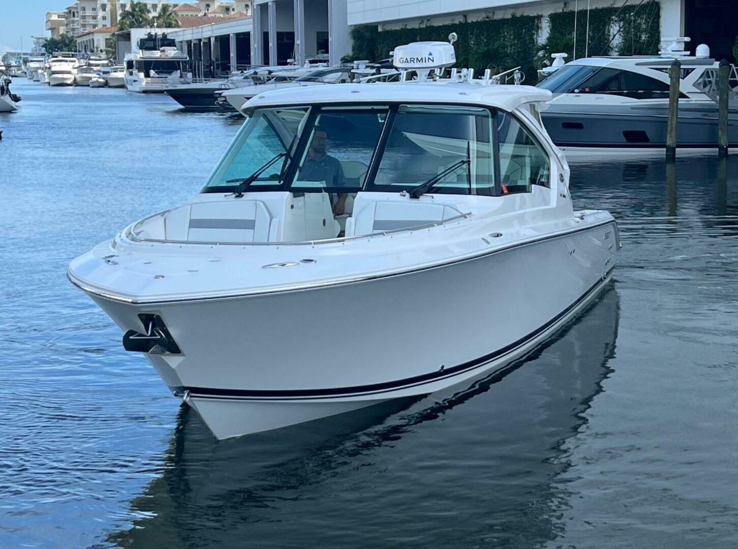 32ft Pursuit Yacht For Sale