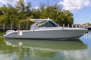 32ft Pursuit Yacht For Sale