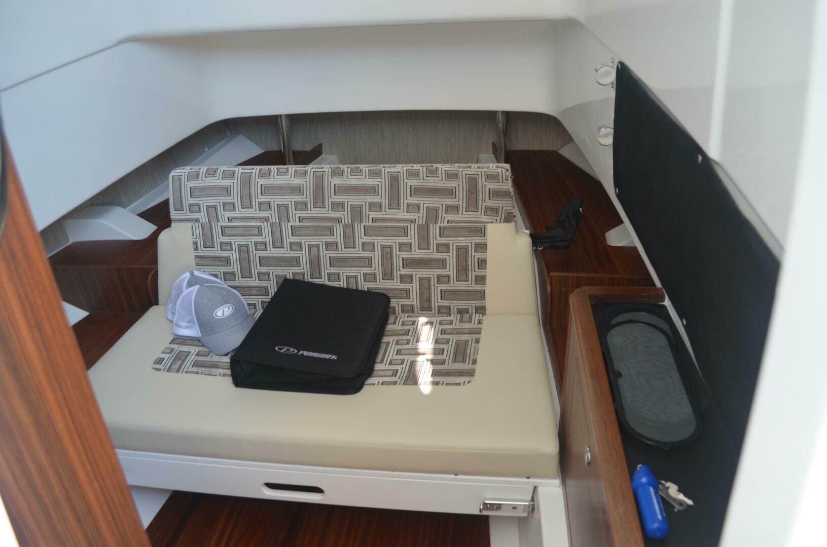 32ft Pursuit Yacht For Sale