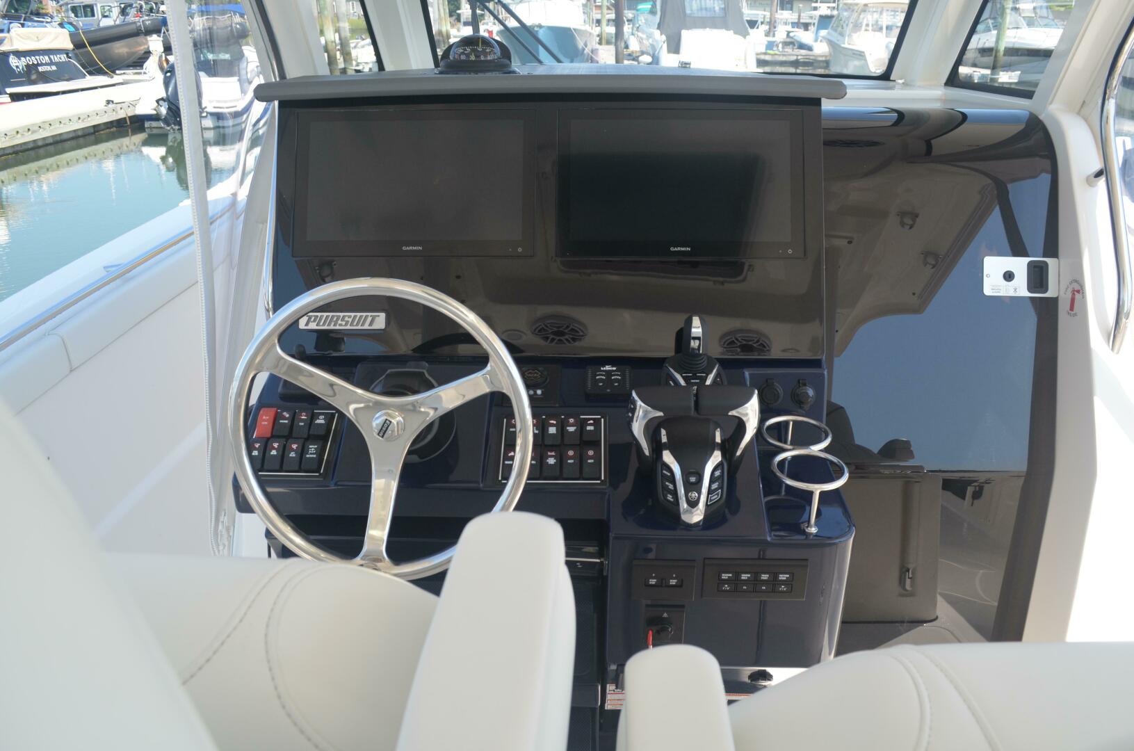 32ft Pursuit Yacht For Sale